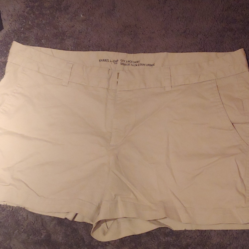 GAP khaki shorts